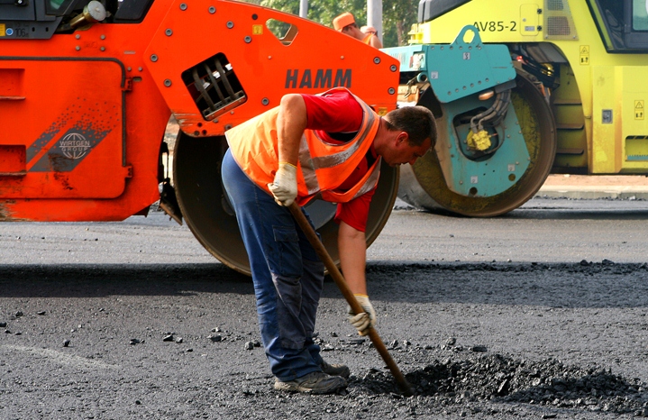 В Оренбурге продолжается ремонт дорог